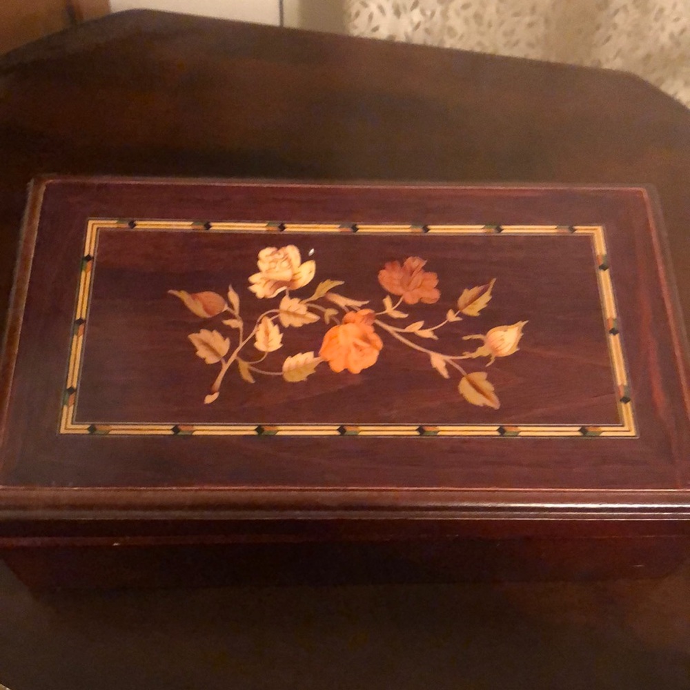 Jewelry box
